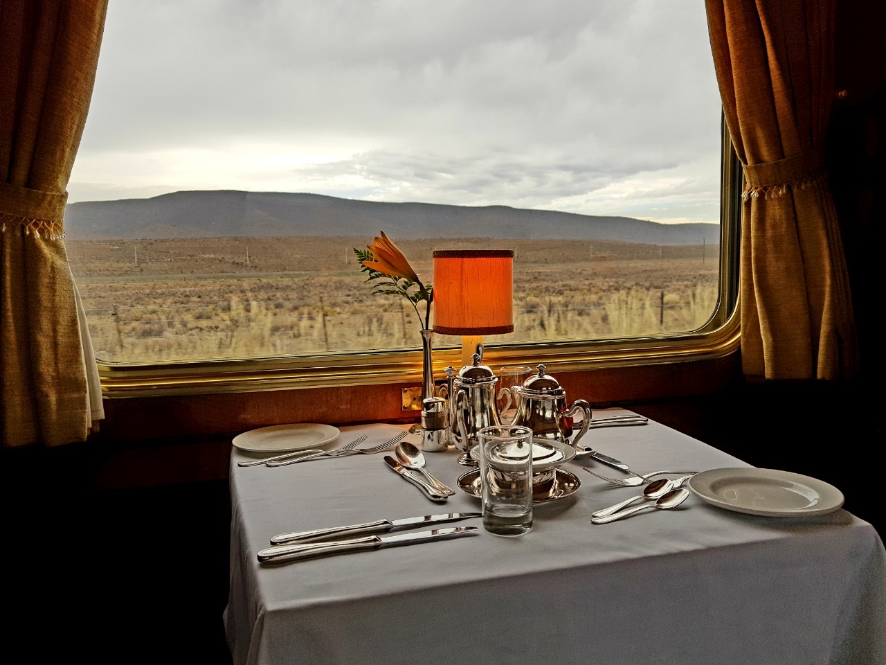 블루트레인 테이블.jpg